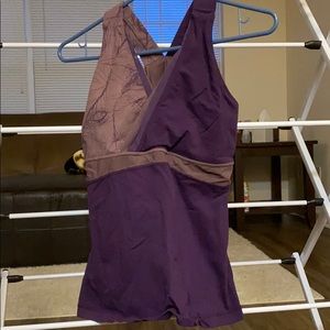 Lululomen workout top